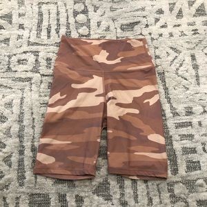 AMERICAN EAGLE CAMO BIKE SHORTS